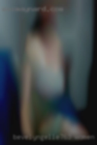 BevelynGelle763 women looking for men to lick there pussy